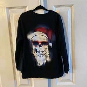 The Children’s Place Boys Black Tee With Santa Skull On The Front Size Small 5/6